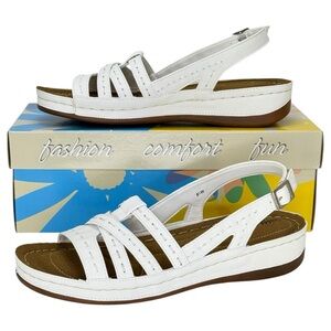 Easy Street Kehlani White Strappy Womens Sandals Size 8.5W